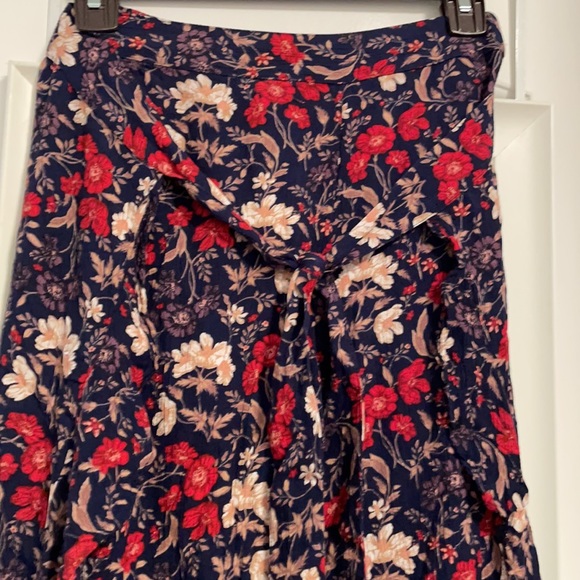 American Eagle Outfitters Pants EUC - Picture 3 of 3